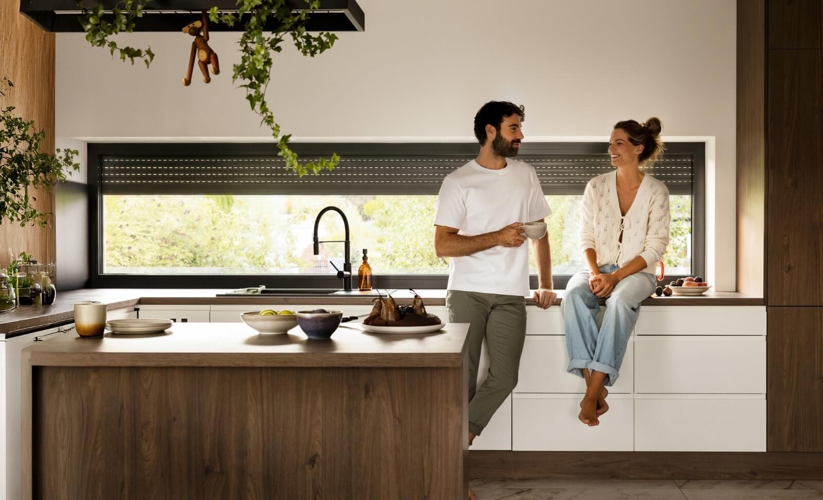 Okno aluminiowe FUTURO; roleta okienna PROTECTA